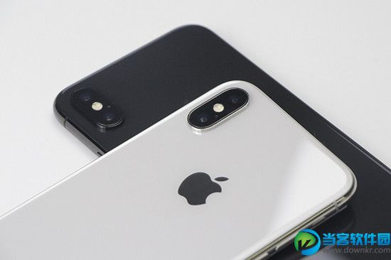 iPhone X深空灰和银色哪个好看？苹果X银色和黑色对比图